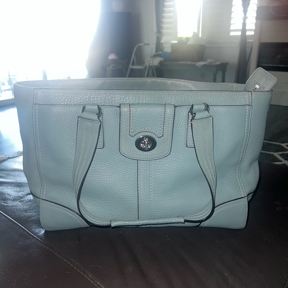 2009 Coach Hampton Pebbled Shoulder Bag, silver hardware, Preloved but like new! - Picture 2 of 9